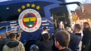 F.Bahçe kafilesi Tüpraş Stadyumu'na geldi