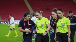 A Milli Kadın Futbol Takımı'nın Kosova maçı öncesi orta hakem baygınlık geçirdi