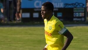 AVM'de korku dolu anlar: Futbolcu Papy Djilobodji’ye silah çekip şemsiye fırlatıldı