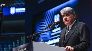 Beşiktaş'ta Serdal Adalı ve yönetimi ibra edildi!