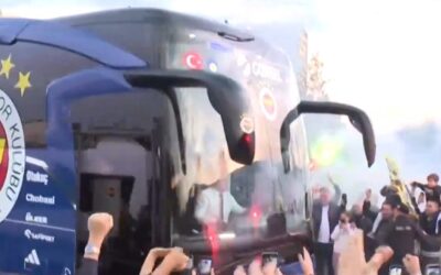 Fenerbahçe kafilesi derbi için Tüpraş Stadı'na hareket etti