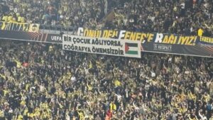 Fenerbahçe tribünlerinden Filistin’e anlamlı mesaj!