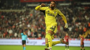 Fenerbahçe'nin golcüsü En-Nesyri Süper Lig'in zirvesinde!