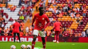 Galatasaray’a Trabzonspor maçı öncesi kötü haber! Davinson Sanchez cezalı
