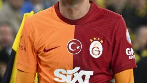 Hakim Ziyech'ten şaşırtan imza! Galatasaray'dan olaylı ayrılmıştı