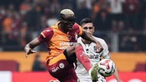 Osimhen direğe takıldı! Galatasaray gole çok yaklaştı
