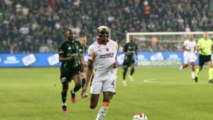 Osimhen'in iptal edilen golünde karar doğru mu? Eski hakemler yorumladı!