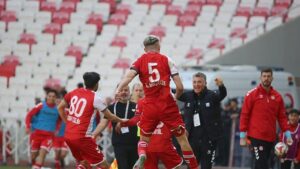 Özbelsan Sivasspor evinde Manisa FK'yı 3 golle geçti!