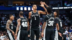 San Antonio Spurs sezona galibiyetle başladı | NBA'de günün sonuçları