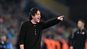 Usta kalemden Fatih Tekke yorumu! "Bazı duvarlarını yıkması gerekiyor"