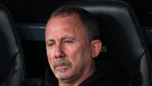 Usta yazardan Sergen Yalçın'a flaş eleştiri! "Futbola ve kendine ihanet ediyor"